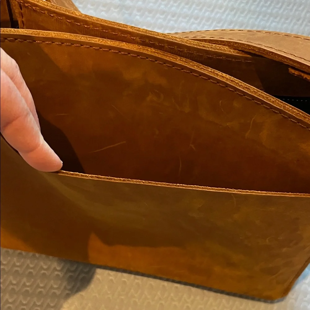 Portland Leather Goods Dakota Triangle Bag - Picture 10 of 10